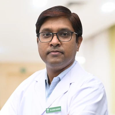 dr-ashish-gangawar-best-ophthalmologist-in-bareilly-gangasheel-hospital
